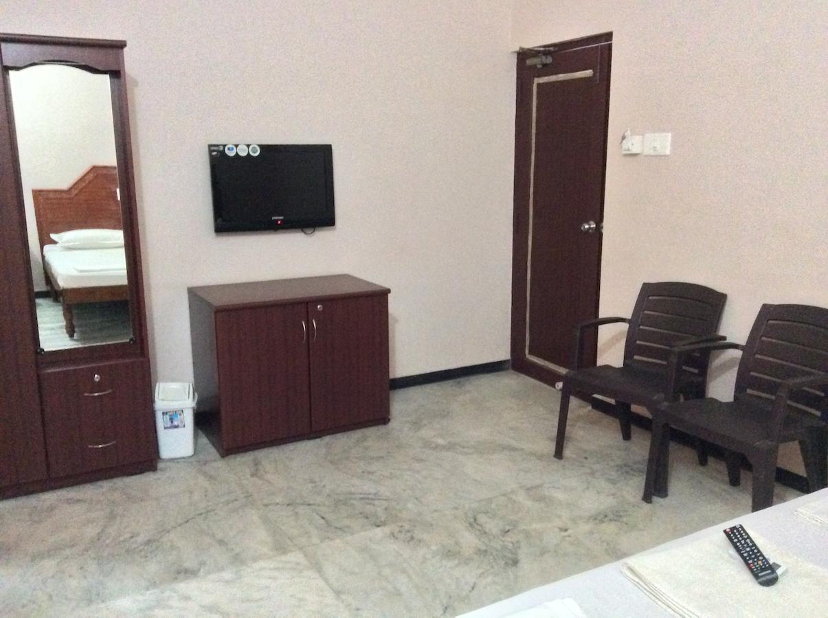 Sakthi Lodge Dharapuram Номер фото